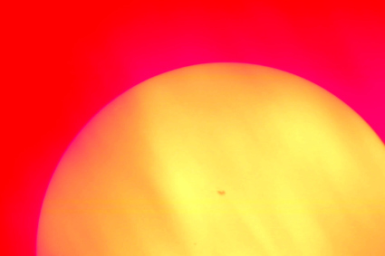 Photo du soleil prise durant les réglages avant le début du passage de Mercure