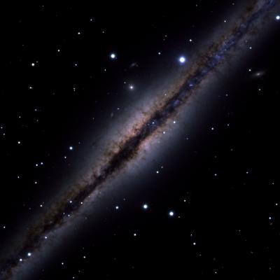 NGC891, une grande et proche galaxie spirale vue par la tranche